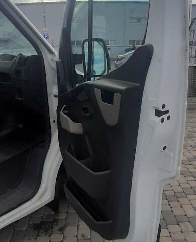 Рено Мастер 2014 в Виноградове на Automoto.ua Белый Рено Мастер, объемом двигателя 2.3 л и пробегом 415 тыс. км за 13600 $, фото 1 на Automoto.ua