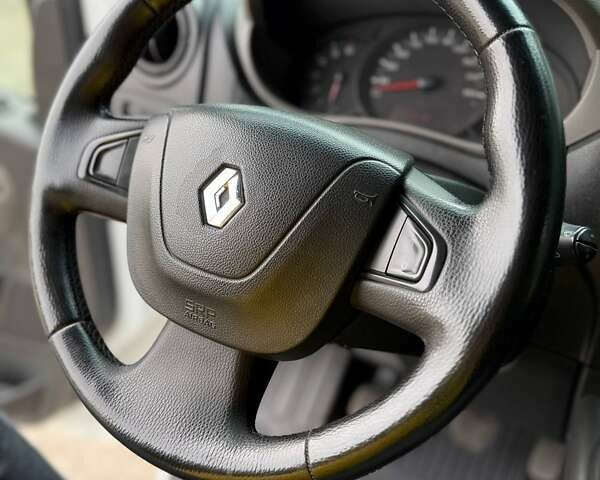 Белый Рено Мастер, объемом двигателя 2.3 л и пробегом 431 тыс. км за 11650 $, фото 8 на Automoto.ua