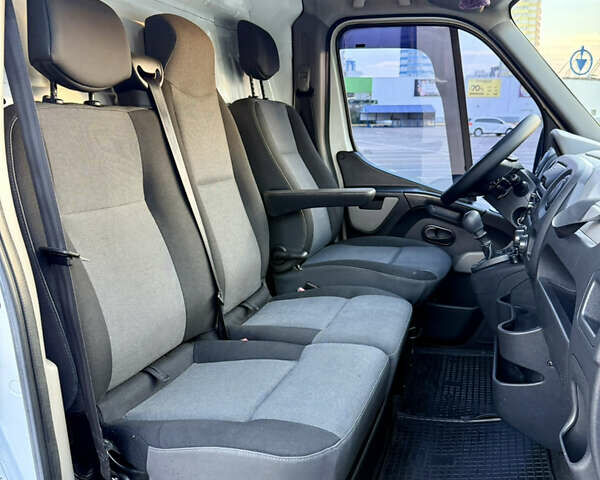 Белый Рено Мастер, объемом двигателя 2.3 л и пробегом 350 тыс. км за 11300 $, фото 19 на Automoto.ua