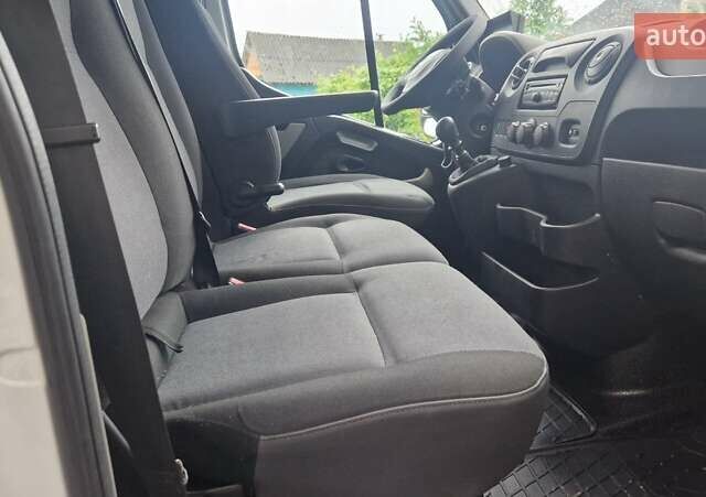 Белый Рено Мастер, объемом двигателя 0 л и пробегом 290 тыс. км за 17900 $, фото 3 на Automoto.ua