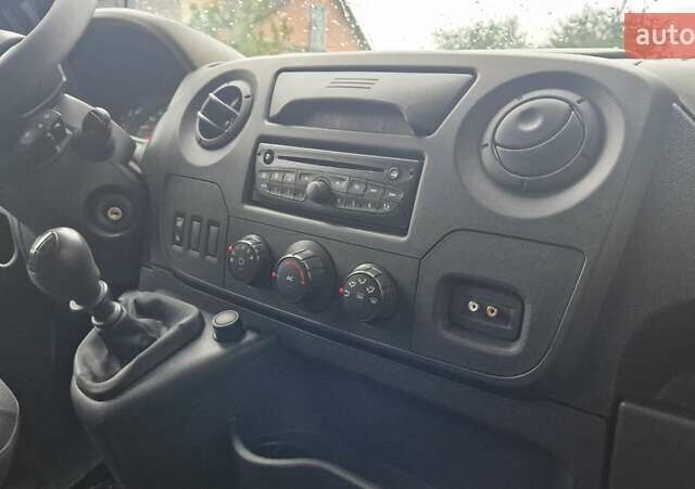 Белый Рено Мастер, объемом двигателя 0 л и пробегом 290 тыс. км за 17900 $, фото 2 на Automoto.ua