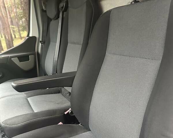 Белый Рено Мастер, объемом двигателя 2.3 л и пробегом 292 тыс. км за 12400 $, фото 33 на Automoto.ua