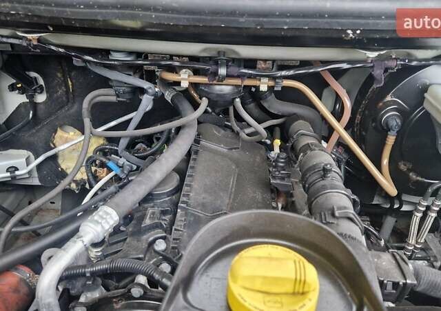 Белый Рено Мастер, объемом двигателя 0 л и пробегом 290 тыс. км за 17900 $, фото 7 на Automoto.ua