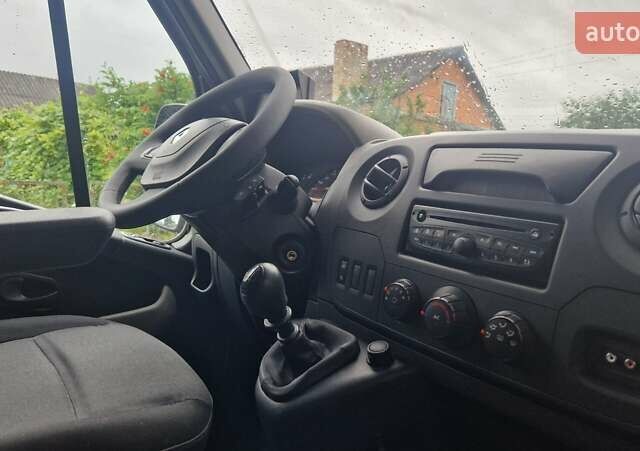 Белый Рено Мастер, объемом двигателя 0 л и пробегом 290 тыс. км за 17900 $, фото 1 на Automoto.ua