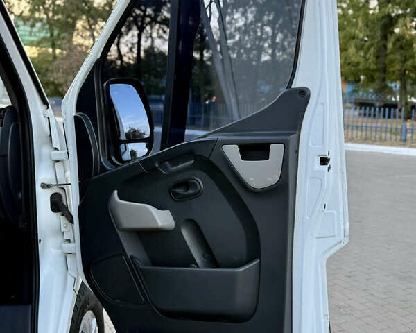 Белый Рено Мастер, объемом двигателя 2.3 л и пробегом 350 тыс. км за 11300 $, фото 16 на Automoto.ua