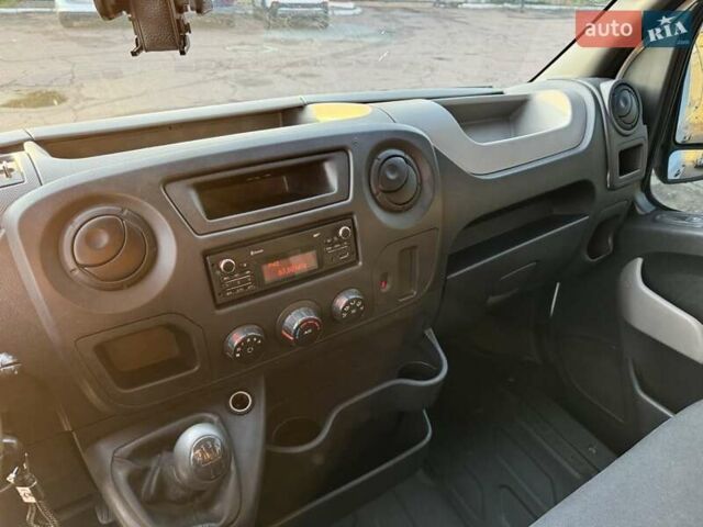 Белый Рено Мастер, объемом двигателя 2.3 л и пробегом 380 тыс. км за 13900 $, фото 2 на Automoto.ua