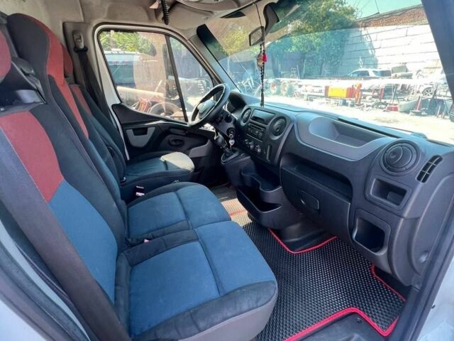 Белый Рено Мастер, объемом двигателя 2.3 л и пробегом 420 тыс. км за 13500 $, фото 3 на Automoto.ua