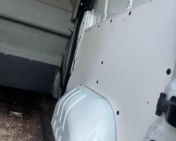 Білий Рено Мастєр, об'ємом двигуна 2.3 л та пробігом 240 тис. км за 16700 $, фото 65 на Automoto.ua