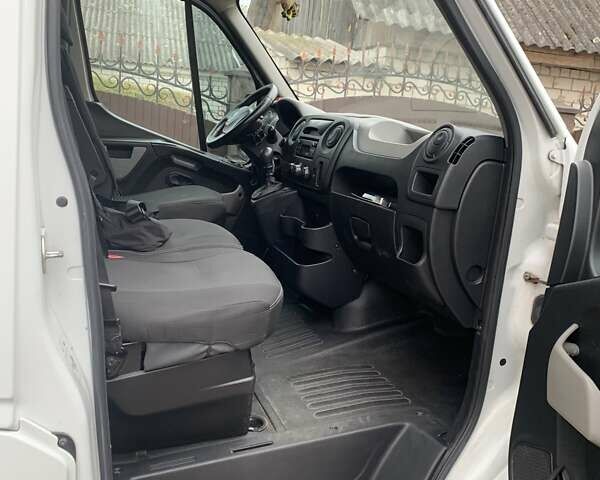 Рено Мастер 2015 в Корце на Automoto.ua Белый Рено Мастер, объемом двигателя 2.3 л и пробегом 370 тыс. км за 16500 $, фото 9 на Automoto.ua