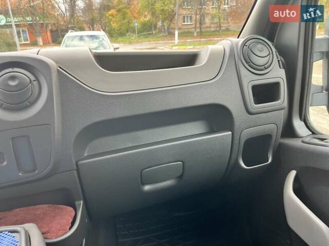 Білий Рено Мастєр, об'ємом двигуна 2.3 л та пробігом 386 тис. км за 15000 $, фото 12 на Automoto.ua