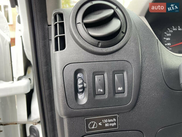 Рено Мастєр 2015 у Радивилове на Automoto.ua Білий Рено Мастєр, об'ємом двигуна 2.3 л та пробігом 280 тис. км за 14500 $, фото 34 на Automoto.ua