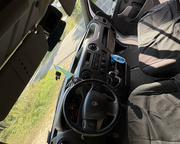 Белый Рено Мастер, объемом двигателя 2.5 л и пробегом 278 тыс. км за 16200 $, фото 5 на Automoto.ua