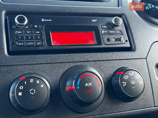 Білий Рено Мастєр, об'ємом двигуна 2.3 л та пробігом 240 тис. км за 16700 $, фото 35 на Automoto.ua