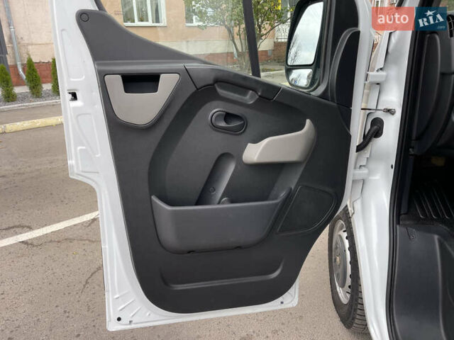 Рено Мастєр 2015 у Радивилове на Automoto.ua Білий Рено Мастєр, об'ємом двигуна 2.3 л та пробігом 280 тис. км за 14500 $, фото 25 на Automoto.ua