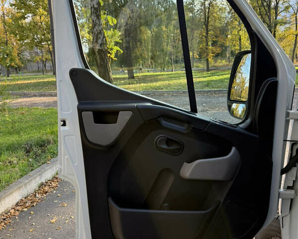 Белый Рено Мастер, объемом двигателя 2.3 л и пробегом 416 тыс. км за 12900 $, фото 8 на Automoto.ua