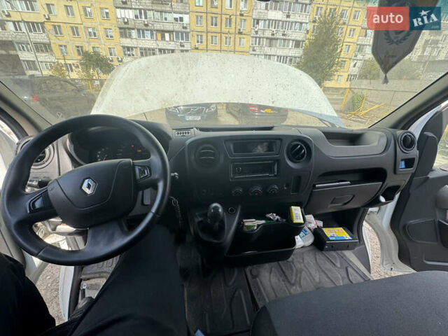 Белый Рено Мастер, объемом двигателя 2.3 л и пробегом 2 тыс. км за 13500 $, фото 1 на Automoto.ua