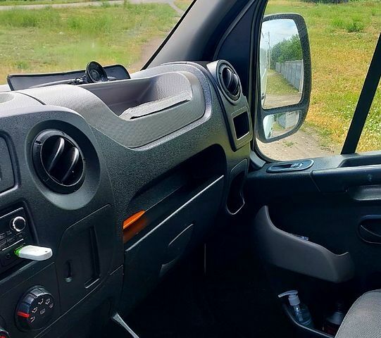 Белый Рено Мастер, объемом двигателя 2.3 л и пробегом 256 тыс. км за 13300 $, фото 4 на Automoto.ua