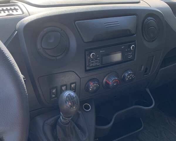 Рено Мастер 2015 в Корце на Automoto.ua Белый Рено Мастер, объемом двигателя 2.3 л и пробегом 370 тыс. км за 16500 $, фото 2 на Automoto.ua