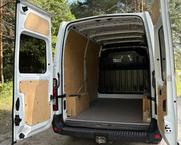 Белый Рено Мастер, объемом двигателя 2.5 л и пробегом 278 тыс. км за 16200 $, фото 4 на Automoto.ua