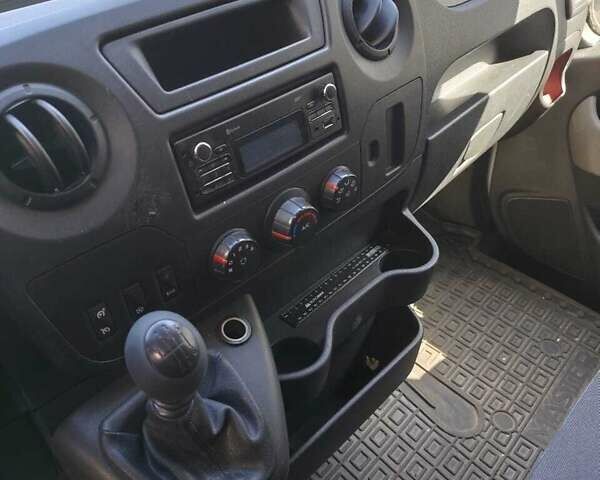 Белый Рено Мастер, объемом двигателя 2.3 л и пробегом 192 тыс. км за 18000 $, фото 28 на Automoto.ua