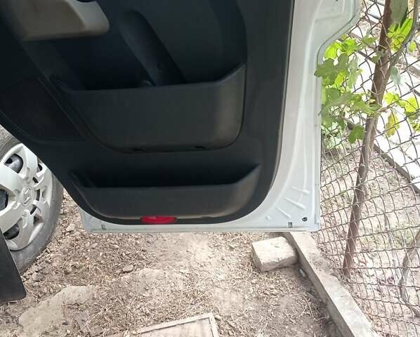 Белый Рено Мастер, объемом двигателя 2.3 л и пробегом 248 тыс. км за 13800 $, фото 7 на Automoto.ua