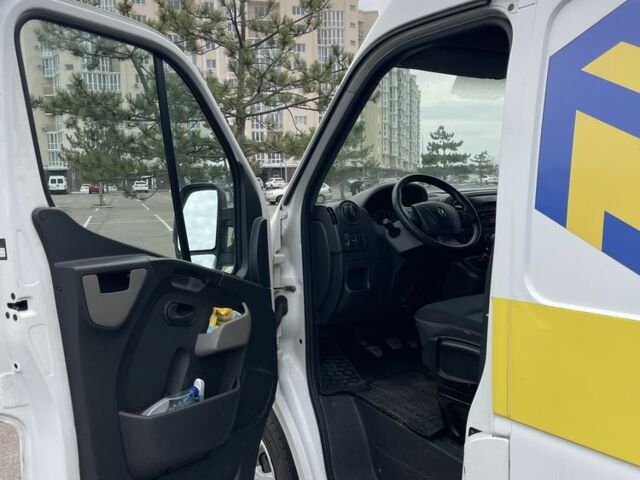 Белый Рено Мастер, объемом двигателя 2.3 л и пробегом 300 тыс. км за 15000 $, фото 5 на Automoto.ua