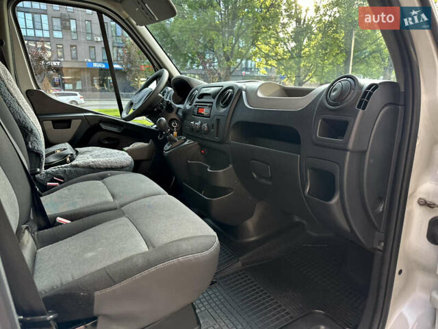Белый Рено Мастер, объемом двигателя 2.3 л и пробегом 390 тыс. км за 13500 $, фото 16 на Automoto.ua