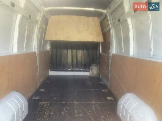 Белый Рено Мастер, объемом двигателя 2.3 л и пробегом 450 тыс. км за 14800 $, фото 3 на Automoto.ua