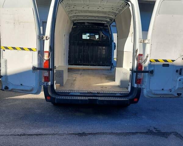 Белый Рено Мастер, объемом двигателя 2.3 л и пробегом 250 тыс. км за 13000 $, фото 1 на Automoto.ua