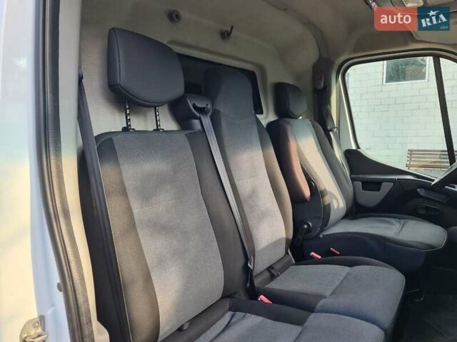 Белый Рено Мастер, объемом двигателя 2.3 л и пробегом 285 тыс. км за 15499 $, фото 3 на Automoto.ua