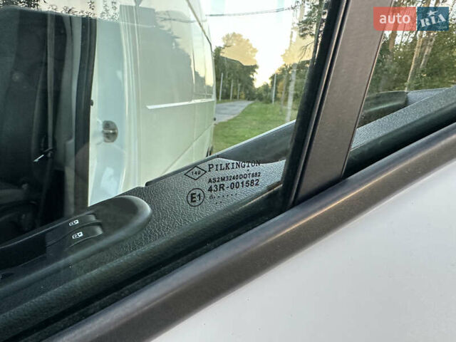 Білий Рено Мастєр, об'ємом двигуна 2.3 л та пробігом 135 тис. км за 17950 $, фото 14 на Automoto.ua