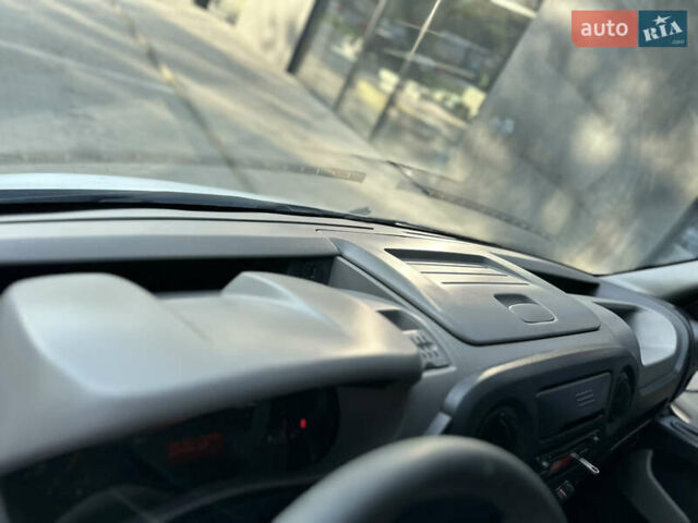 Белый Рено Мастер, объемом двигателя 2.3 л и пробегом 390 тыс. км за 13500 $, фото 13 на Automoto.ua