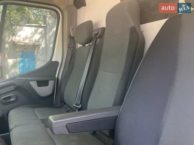 Белый Рено Мастер, объемом двигателя 2.3 л и пробегом 284 тыс. км за 12500 $, фото 13 на Automoto.ua