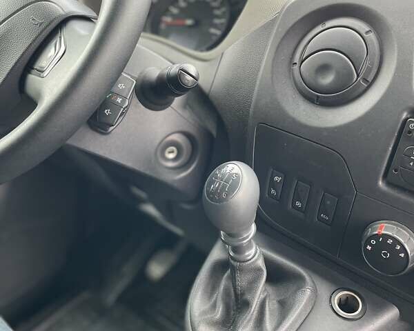 Белый Рено Мастер, объемом двигателя 2.3 л и пробегом 245 тыс. км за 17900 $, фото 13 на Automoto.ua