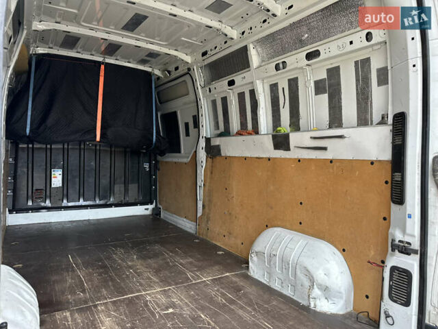 Белый Рено Мастер, объемом двигателя 2.3 л и пробегом 390 тыс. км за 13500 $, фото 33 на Automoto.ua
