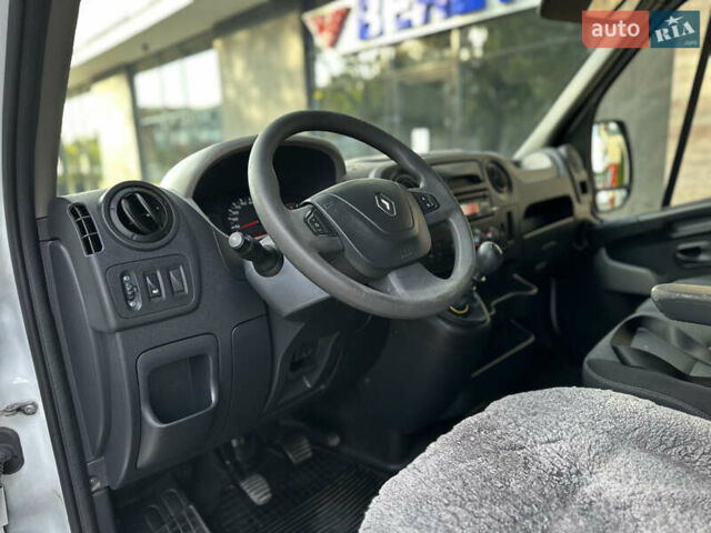 Белый Рено Мастер, объемом двигателя 2.3 л и пробегом 390 тыс. км за 13500 $, фото 11 на Automoto.ua