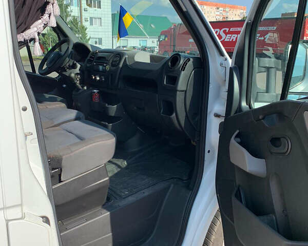 Белый Рено Мастер, объемом двигателя 2.3 л и пробегом 650 тыс. км за 15000 $, фото 1 на Automoto.ua