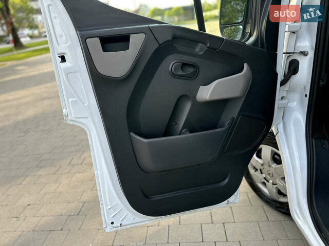 Белый Рено Мастер, объемом двигателя 2.3 л и пробегом 390 тыс. км за 13500 $, фото 30 на Automoto.ua