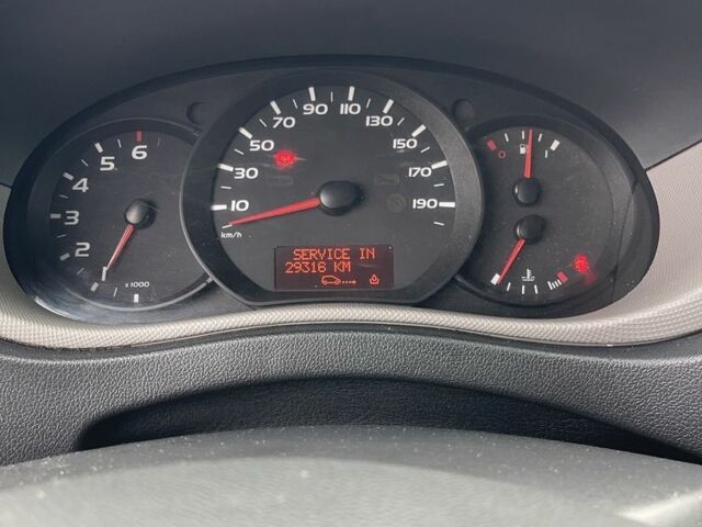 Белый Рено Мастер, объемом двигателя 2.3 л и пробегом 300 тыс. км за 15000 $, фото 3 на Automoto.ua