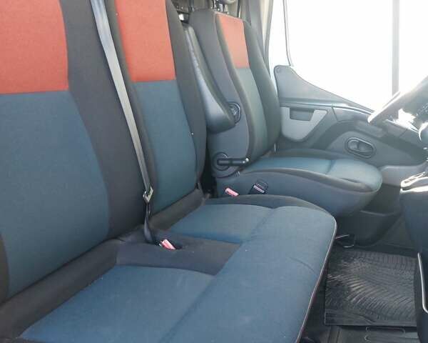 Белый Рено Мастер, объемом двигателя 2.3 л и пробегом 250 тыс. км за 13000 $, фото 23 на Automoto.ua