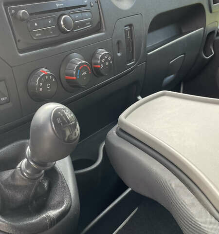 Белый Рено Мастер, объемом двигателя 2.3 л и пробегом 315 тыс. км за 14800 $, фото 31 на Automoto.ua