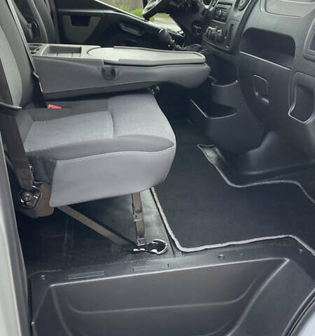 Белый Рено Мастер, объемом двигателя 2.3 л и пробегом 315 тыс. км за 14800 $, фото 16 на Automoto.ua