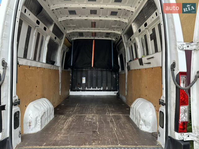 Белый Рено Мастер, объемом двигателя 2.3 л и пробегом 390 тыс. км за 13500 $, фото 31 на Automoto.ua