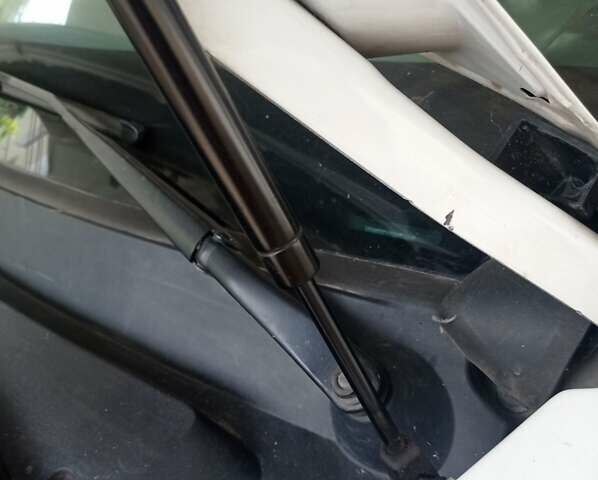 Белый Рено Мастер, объемом двигателя 2.3 л и пробегом 248 тыс. км за 13800 $, фото 2 на Automoto.ua