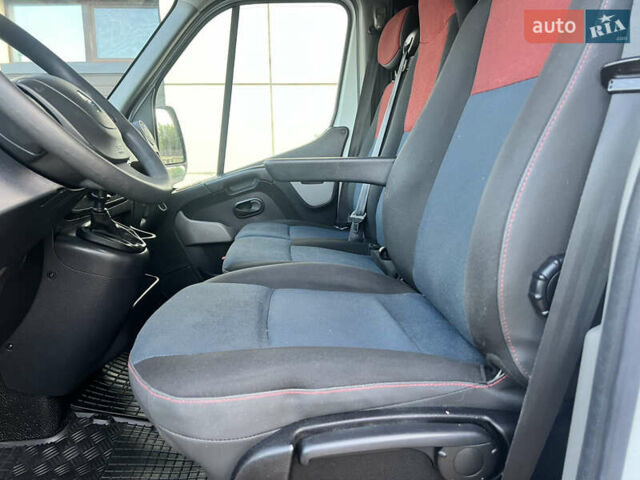 Белый Рено Мастер, объемом двигателя 2.3 л и пробегом 210 тыс. км за 17400 $, фото 29 на Automoto.ua
