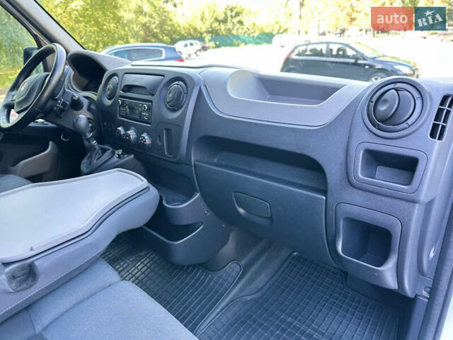 Белый Рено Мастер, объемом двигателя 2.3 л и пробегом 340 тыс. км за 14800 $, фото 38 на Automoto.ua