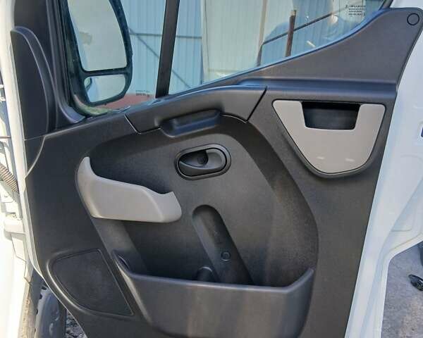 Белый Рено Мастер, объемом двигателя 2.3 л и пробегом 162 тыс. км за 17500 $, фото 11 на Automoto.ua