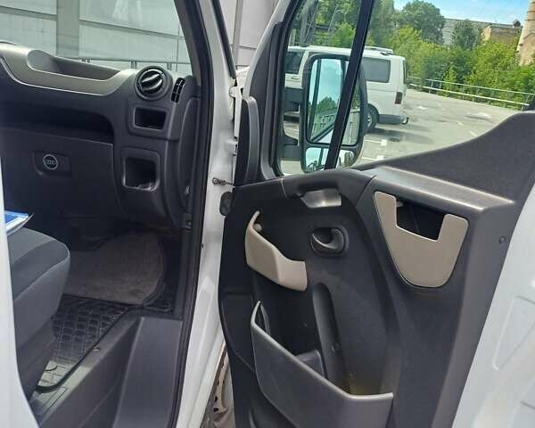Белый Рено Мастер, объемом двигателя 2.3 л и пробегом 188 тыс. км за 16900 $, фото 7 на Automoto.ua