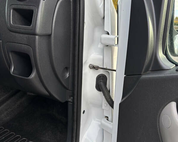Білий Рено Мастєр, об'ємом двигуна 2.3 л та пробігом 201 тис. км за 15500 $, фото 22 на Automoto.ua