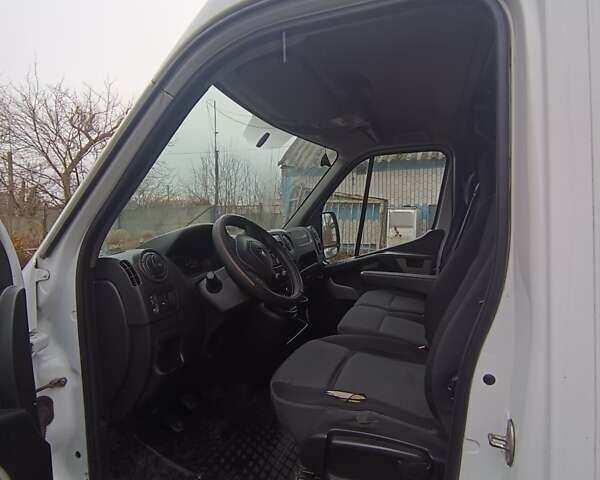 Белый Рено Мастер, объемом двигателя 2.3 л и пробегом 225 тыс. км за 13600 $, фото 5 на Automoto.ua